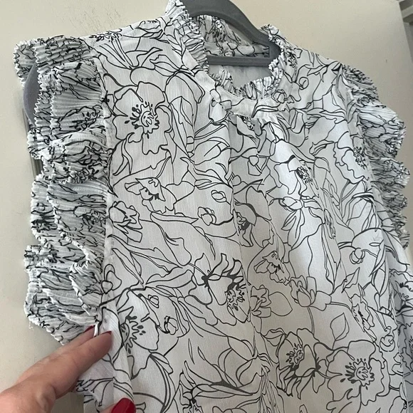 T Tahari Floral Cap Sleeve Top - Black and White Polyester, Women’s Size Large - Picture 7 of 16